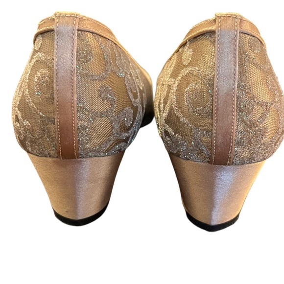Nina Gold Swirl Fabric 1.75" Block Heel Shoes (8) - Picture 7 of 14